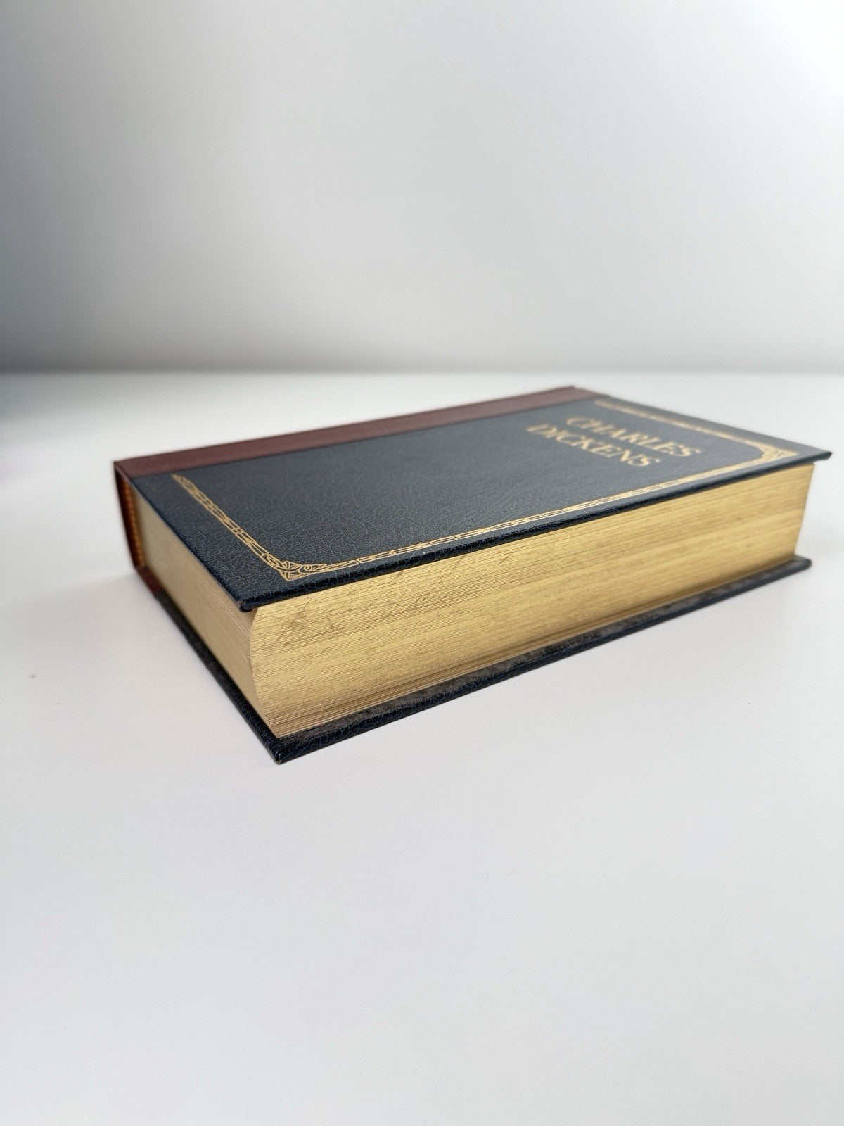 Charles Leatherette Dickens 1991 Peerage Book Gilt Edge 3in1 Oliver Twist3