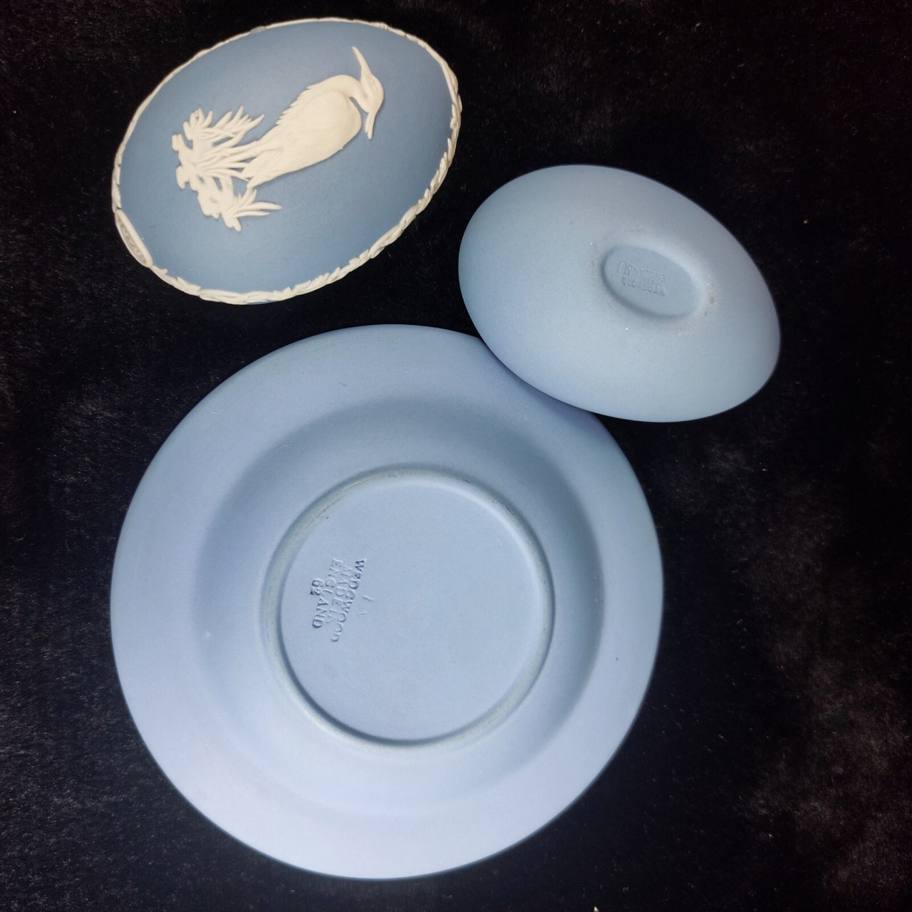 Wedgwood Jasperware White & Blue Collectible Egg with Dish 1978 Trinkets Boxes/11