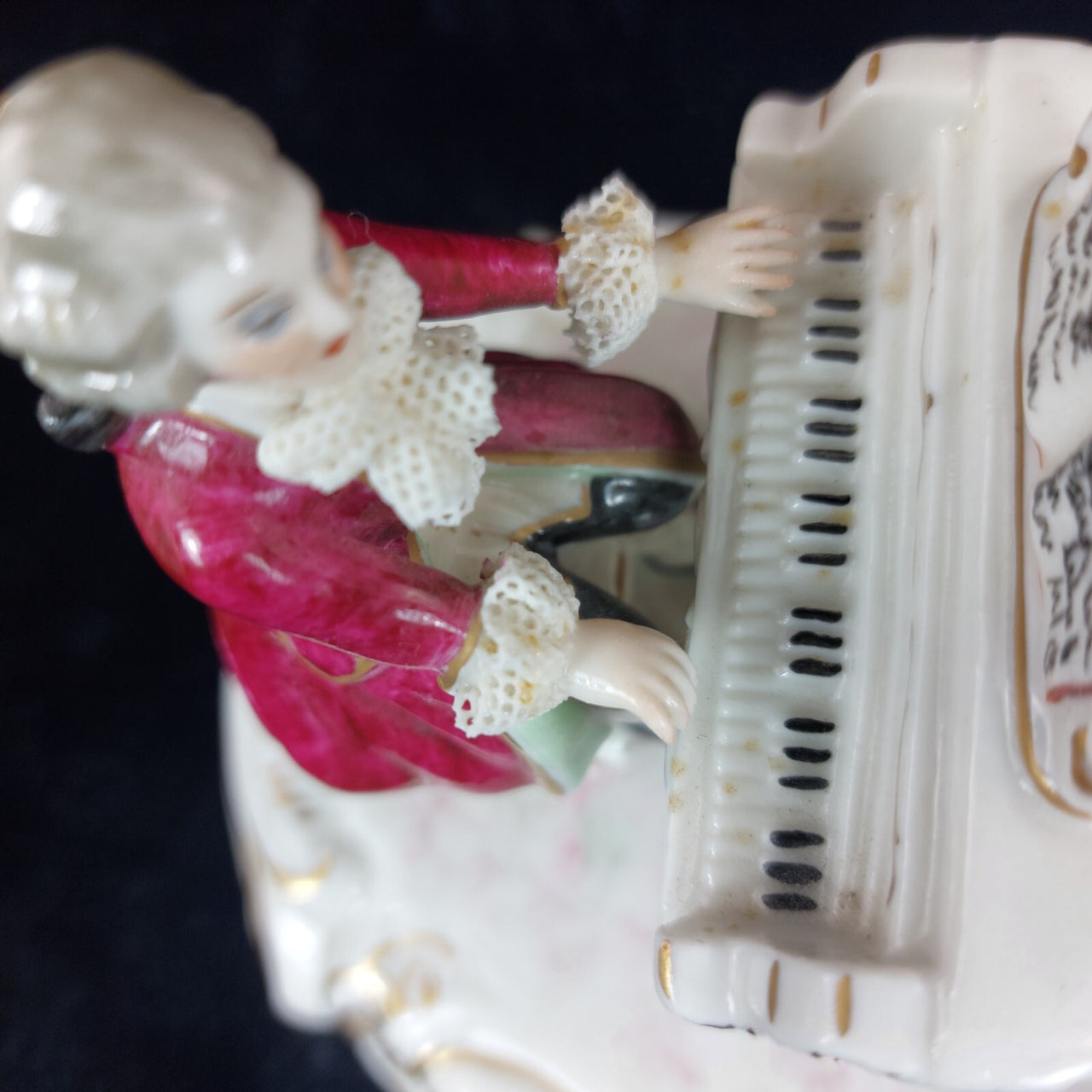 Dresden UNTERWEISSBACH Girl Singing and Musician Porcelain Lace Figurine Group.13
