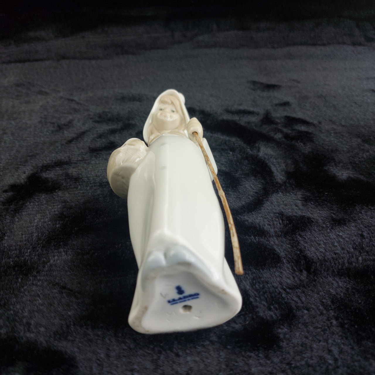 Lladro Spain Figurine Porcelain 8.5" Girl in Cloak with Staff bookcase decor7