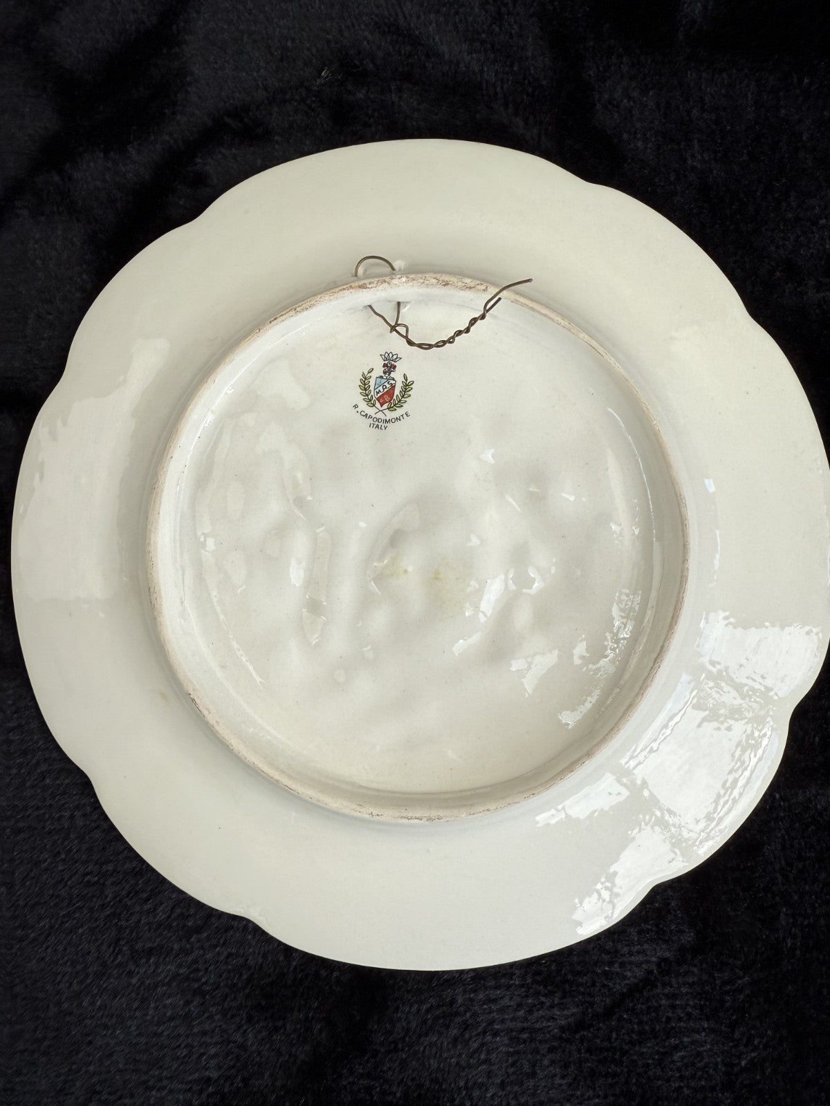 Rare Vintage "R. Capodimonte" Italian Plate with Relief Blue Scene and Gold Trim7