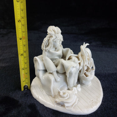 Martinez Porcelain Figurine Waiting Girl 4.5in 636g Handmade see pics1