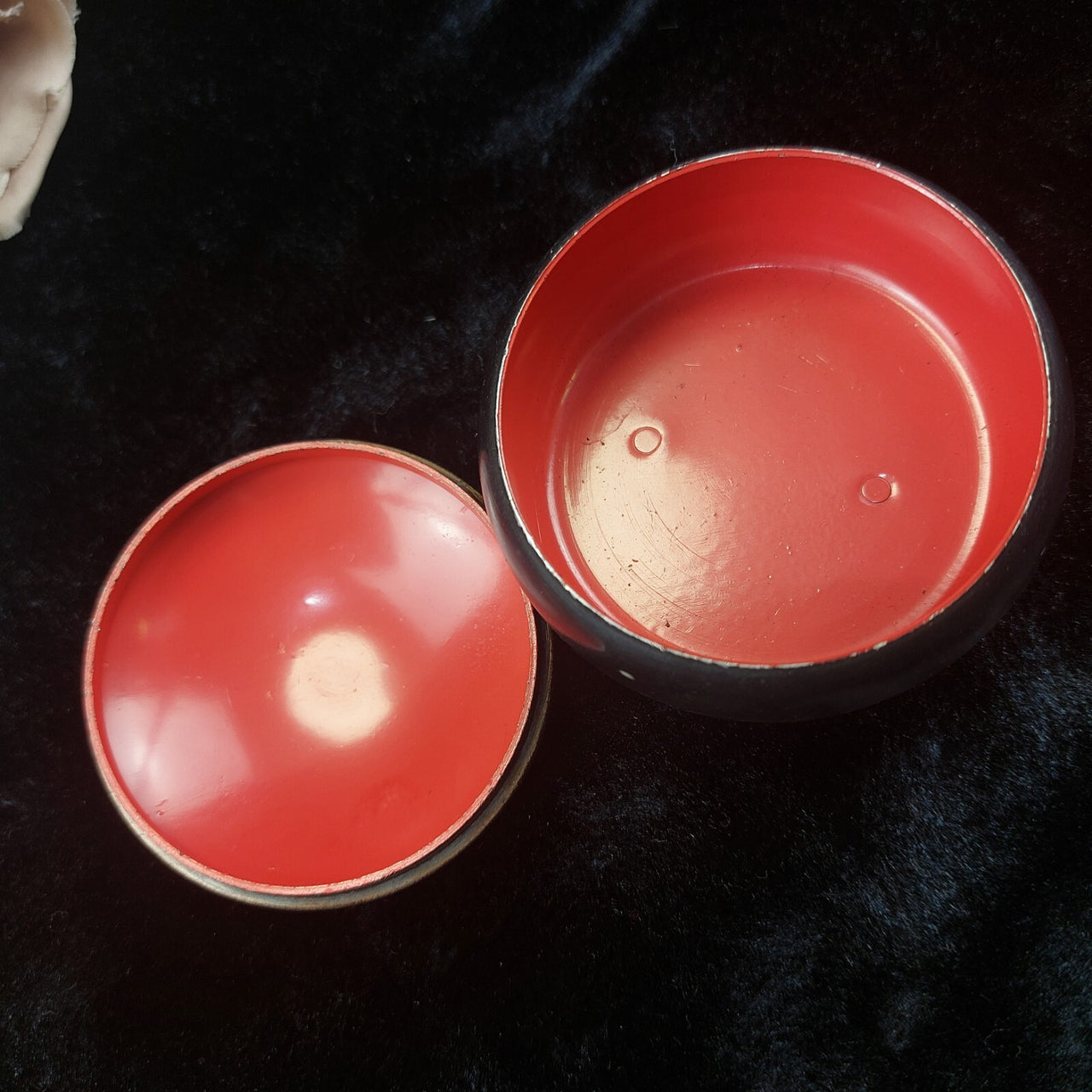 vtg HandPainted Russian Lacquer Box – Black & Red Interior Floral Design decor10
