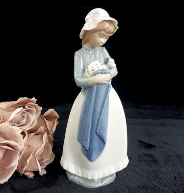 Nao by Lladro Girl lady Figurine 10in 1991 Lamb Baby Bonnet see hat decor 0