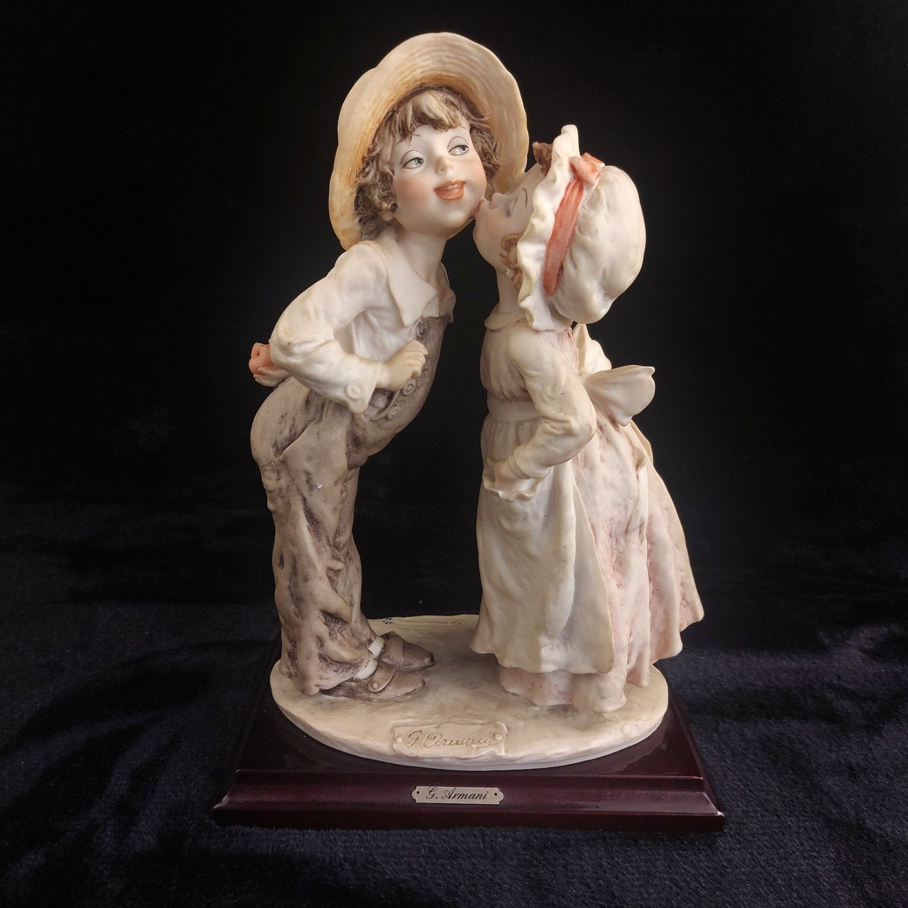 First Kiss Figurine Giuseppe Armani Florence 11" Tall Italian 1992 Porcelain.0