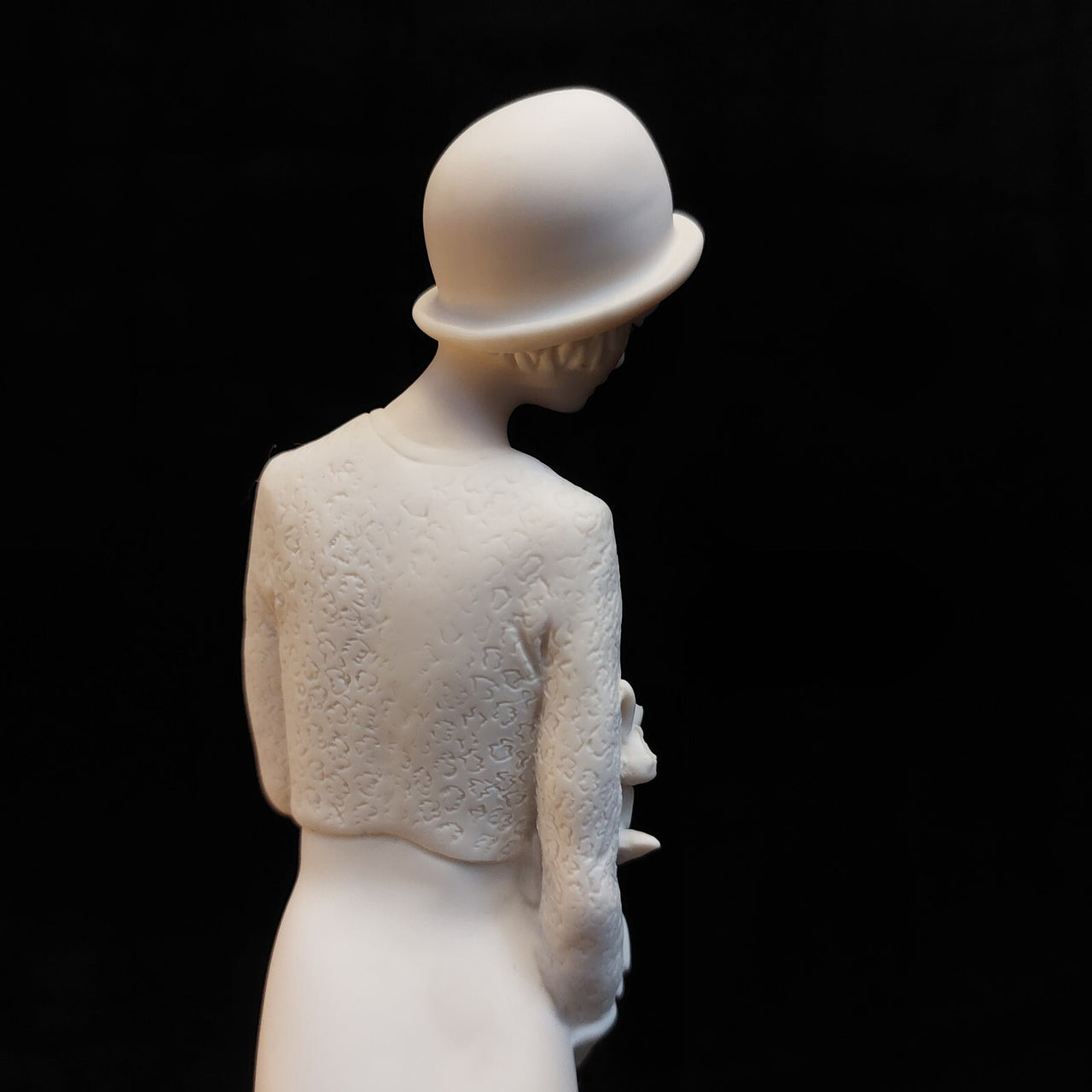 Giuseppe Armani Figurine 1987 Florence Stunning Lady with Flowers 10" decor.19