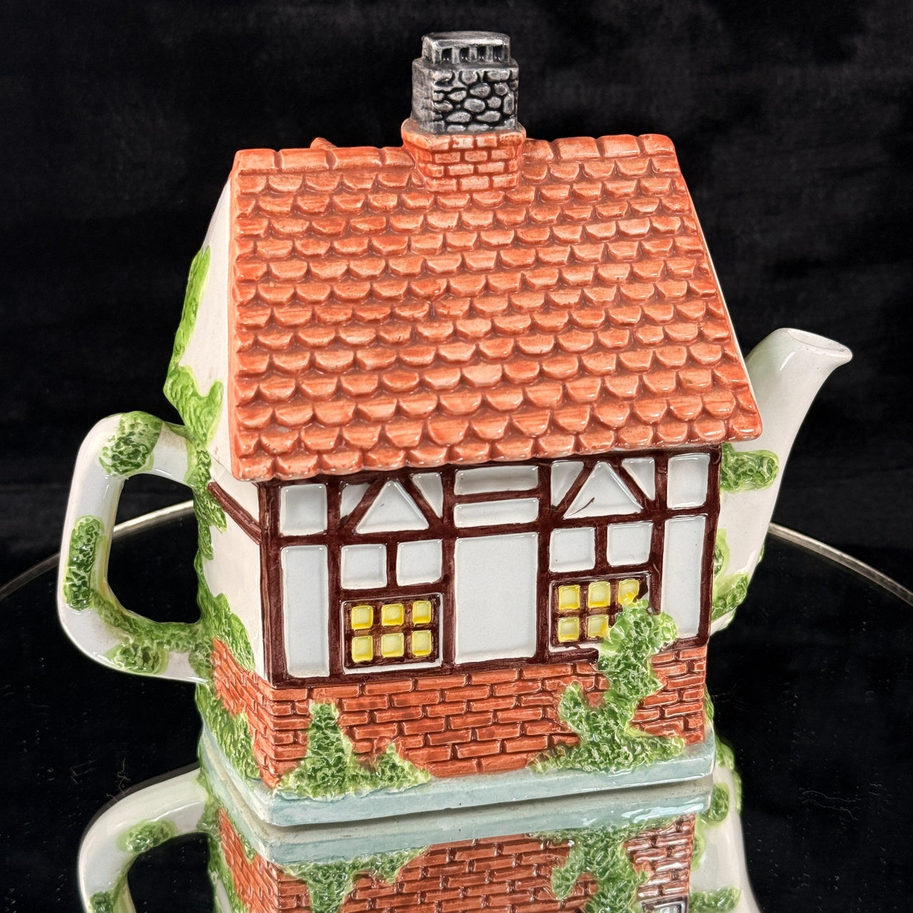 Novelty Set Teapots x2 1.55George & Dragon Pub + Rovers Return Newton & Ridley2