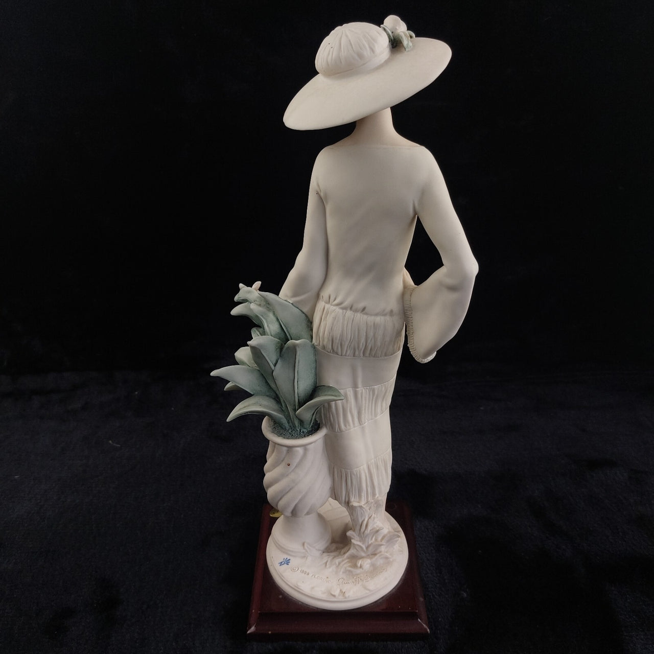 Florence Giuseppe Armani 1998 Lady 14"Figurine Madelaine Good Italy Sculpture.8