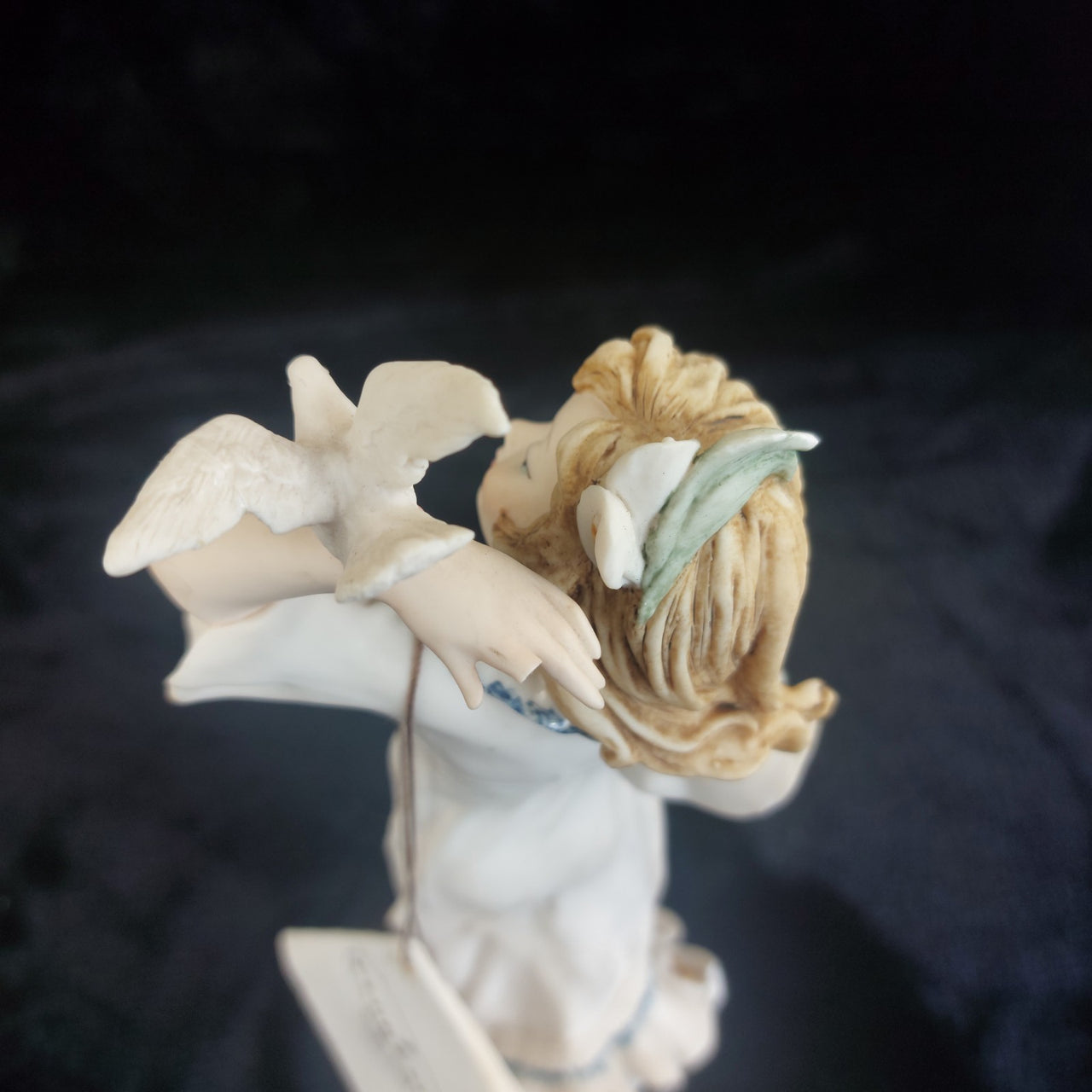 Giuseppe Armani Joy Figurine 1999 Florence Tag Signed by artst see finger .10
