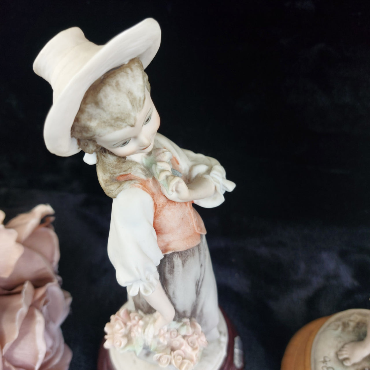 Capodimonte G Armani Boy & Girl Pair Figurines Signed  chipped Grapes   8