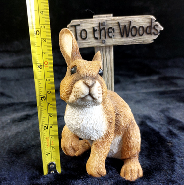 Leonardo Collection 2002 To The Woods lovely Rabbit Figurine  Ornament 5.5