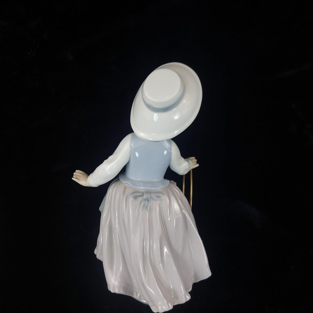 NAO Girl Spain Figurine with Hoop Glazed Porcelain Worn Base A-16M Sculpture4