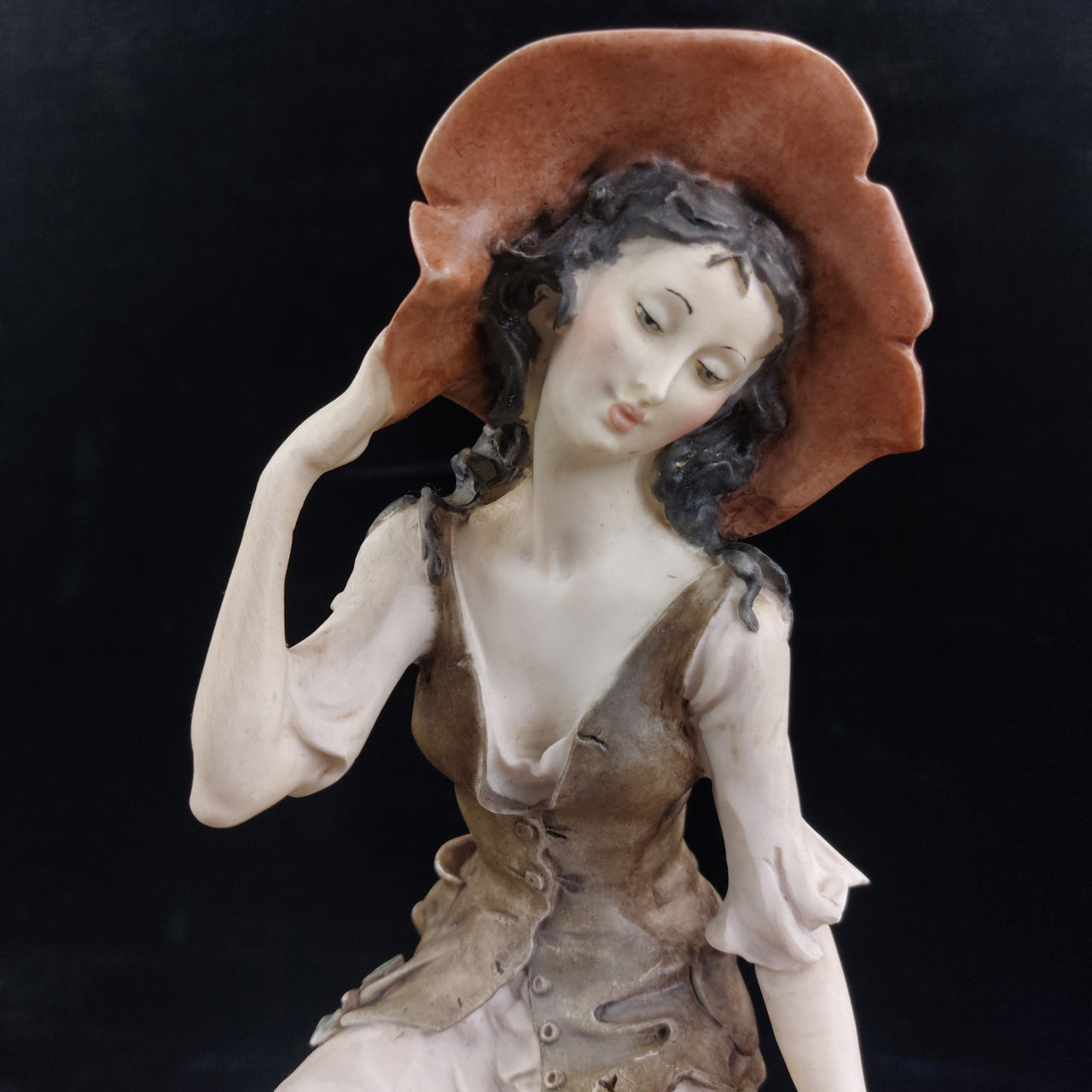 Giuseppe Figurine Armani Couple repaired Flower & Arm Rustic 30cm Resin Italian.5