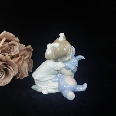 Nao Lladro Girl with Bunny Figurine Good Hugging Toy Porcelain 1987 decor 1