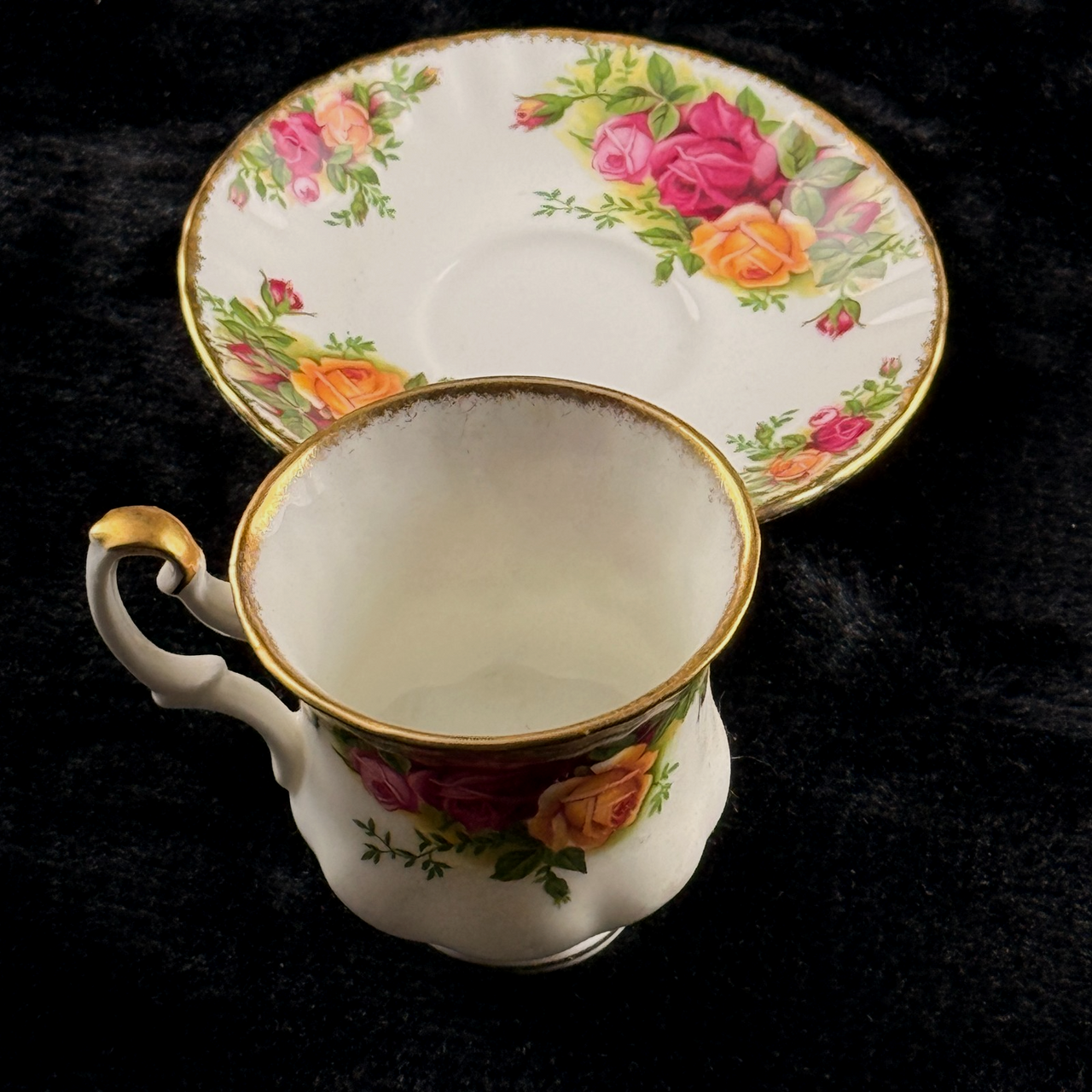 Royal Albert Old Country Roses Cups & Saucers Set of 2 Bone China England 19628