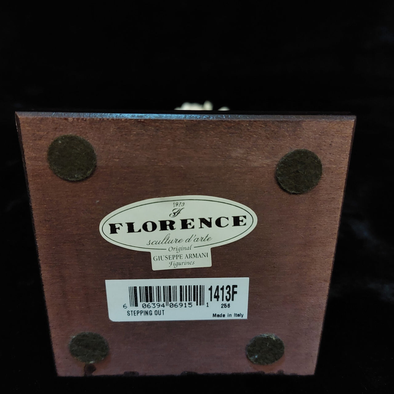 Florence Armani Stepping Out Figurine – Mint Condition 1413F Lady With Box & COA12