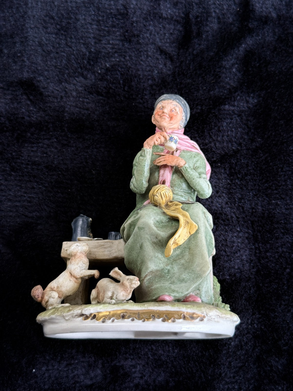 Rare Signed & A.R. Giannelli "Grandma and Rabbits" Porcelain Figurine see pics21