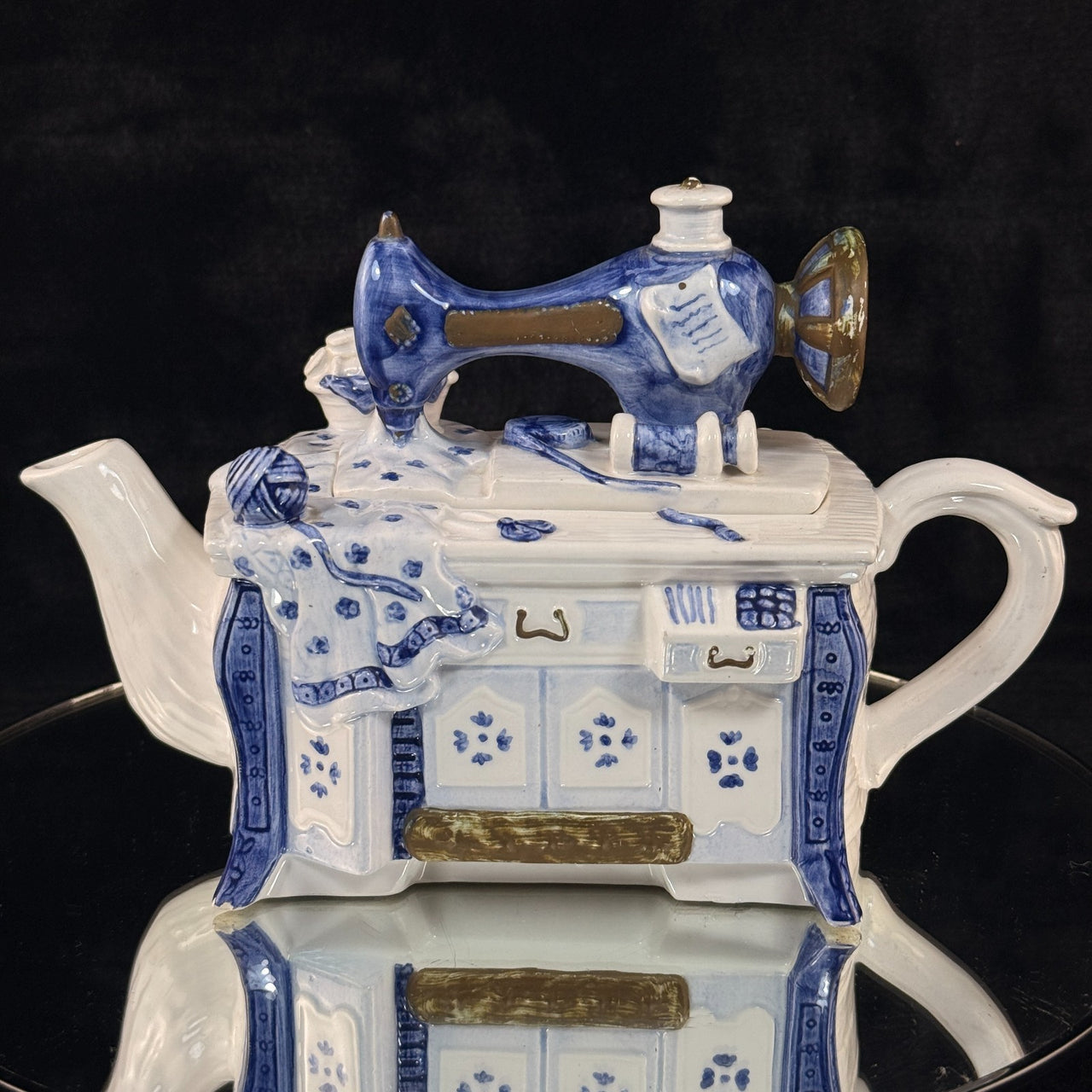 Novelty Machine Sewing Teapot White Blue Gold Ceramic Stitching Theme see pics8