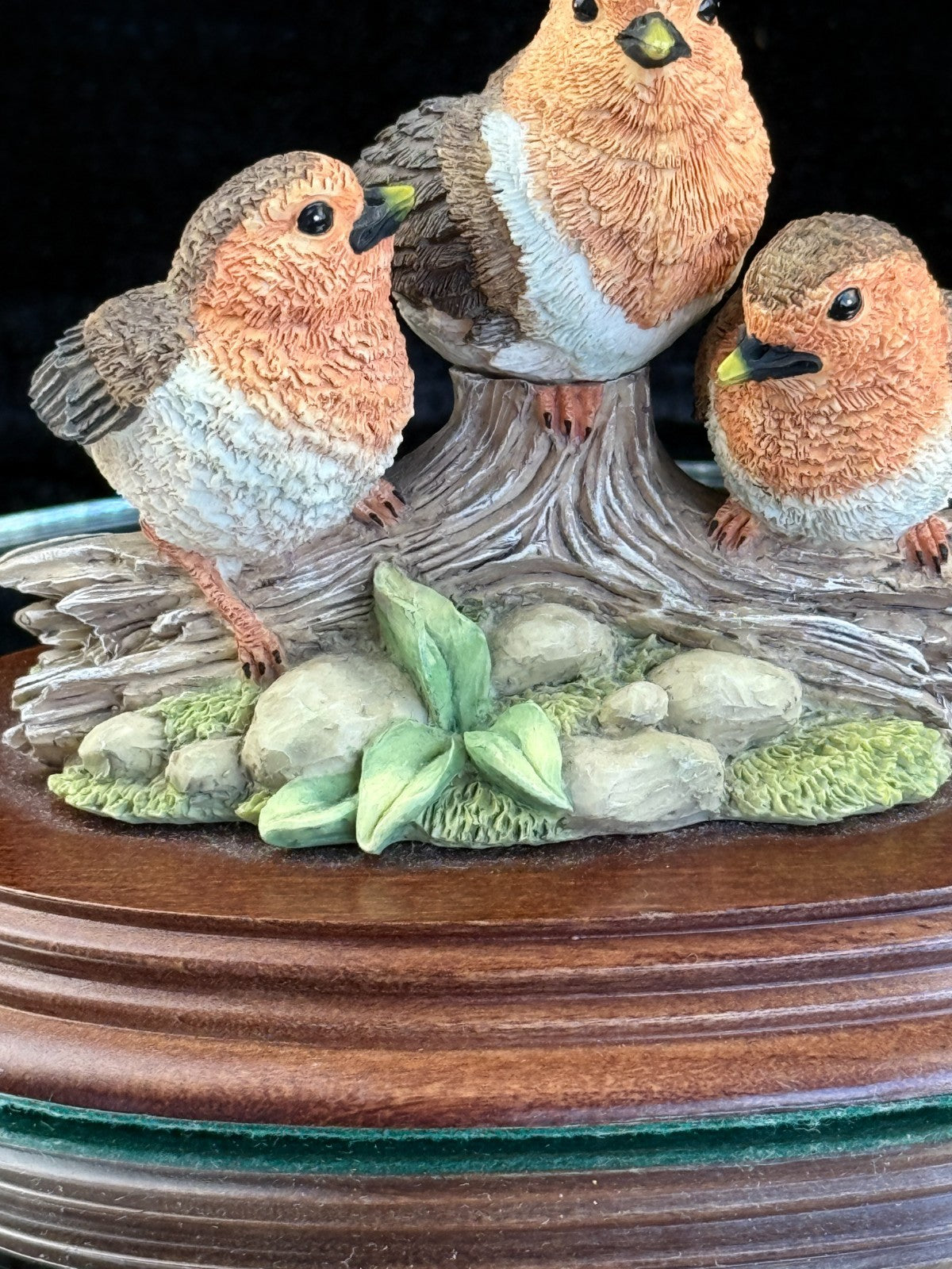 The Leonardo Collection "Nature Studies" Robins Figurine 1994 Porcelain decor5
