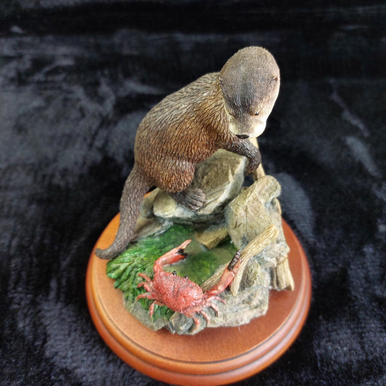 Border Fine Arts Country Characters A1487 Nipped Otter Figurine Crab 6.5in 20033