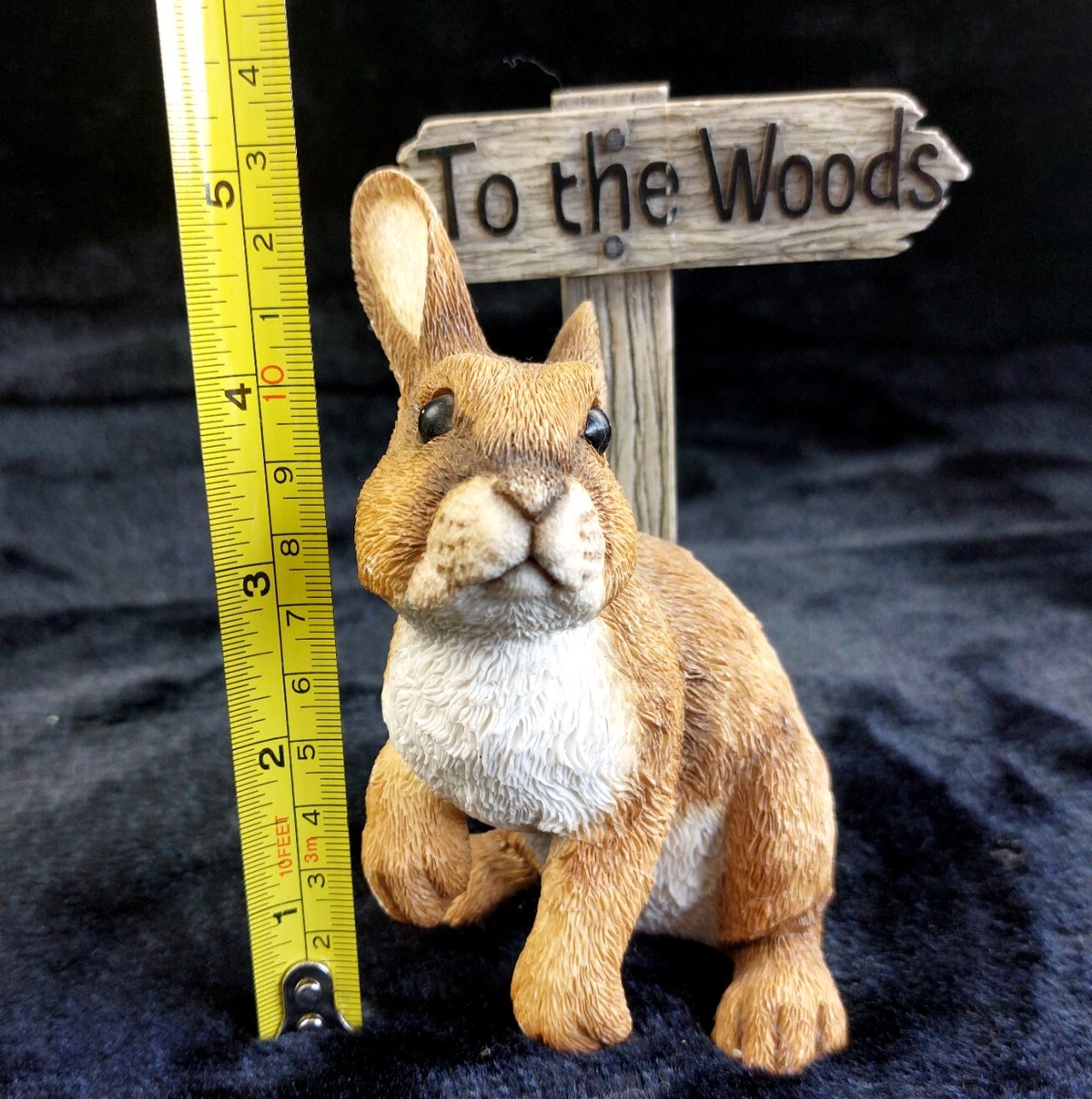 Leonardo Collection 2002 To The Woods lovely Rabbit Figurine  Ornament 5.5"1