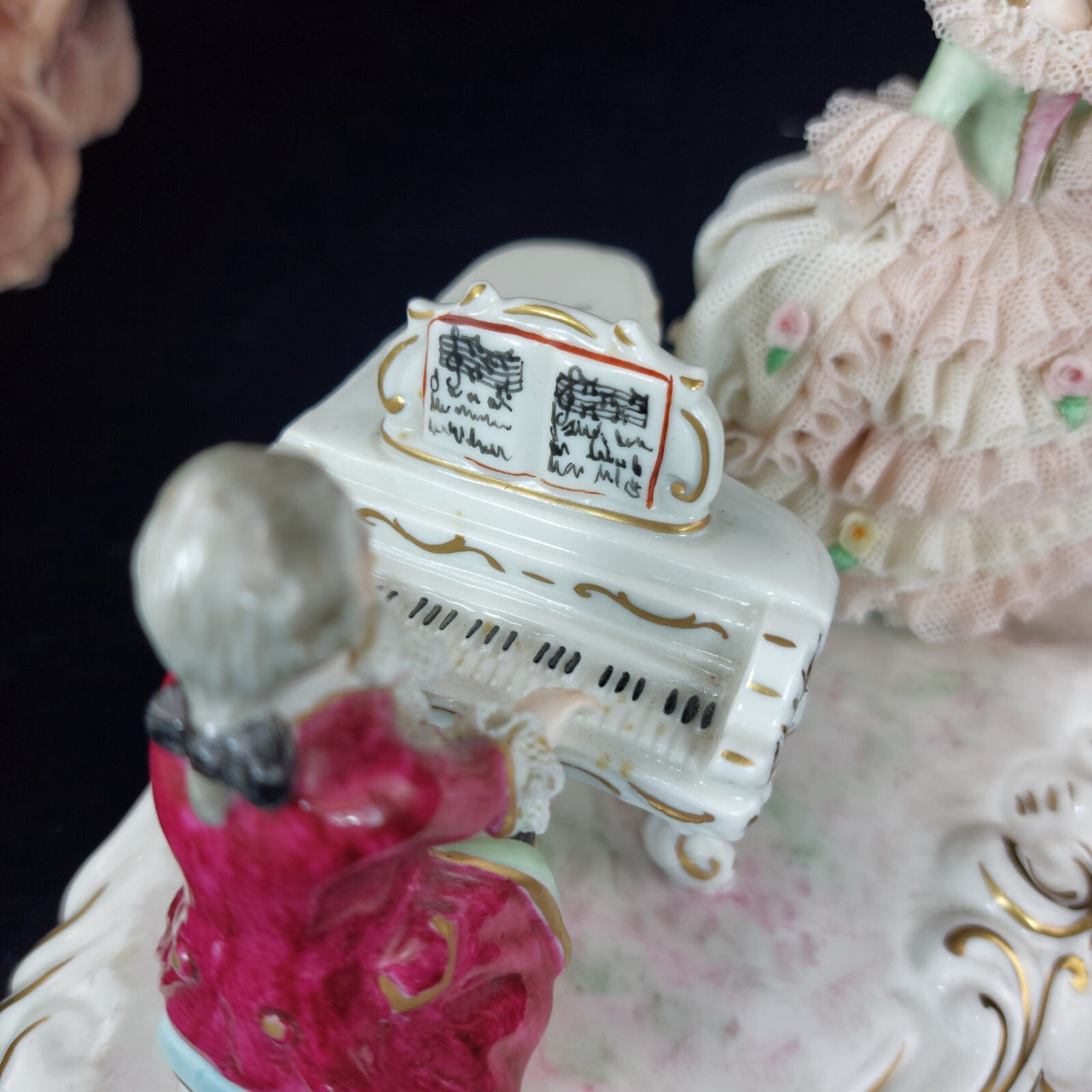 Dresden UNTERWEISSBACH Girl Singing and Musician Porcelain Lace Figurine Group.11
