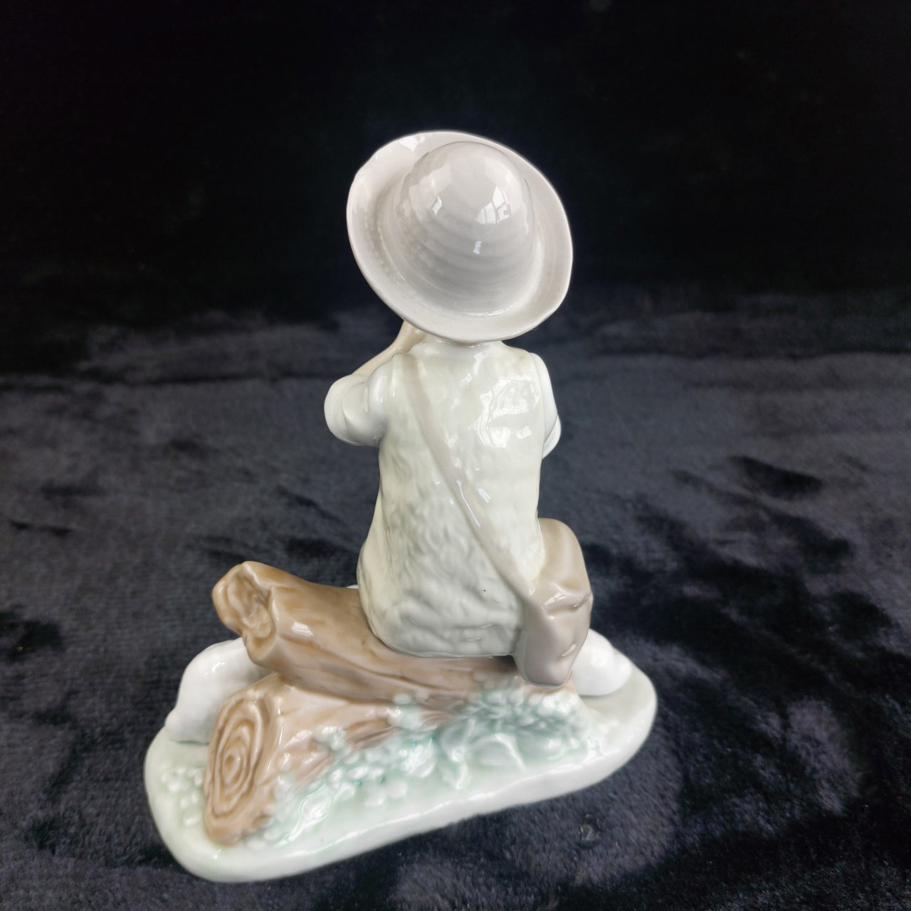NAO Lladro by 1987 Figurine Boy Flute & Dogs 7" Spain Porcelain bookcase decor5
