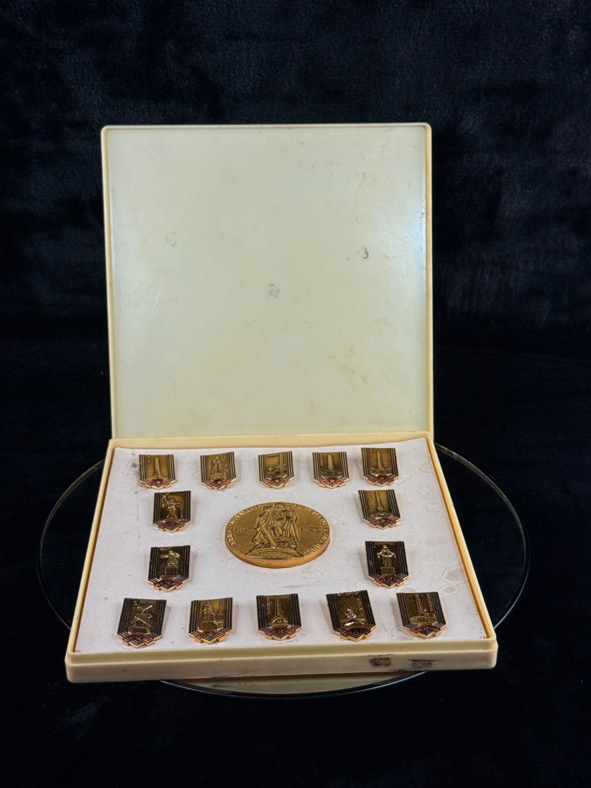 Soviet 1975 WWII Victory Pin Medal Set USSR Cities Commemorative Badges w Box8