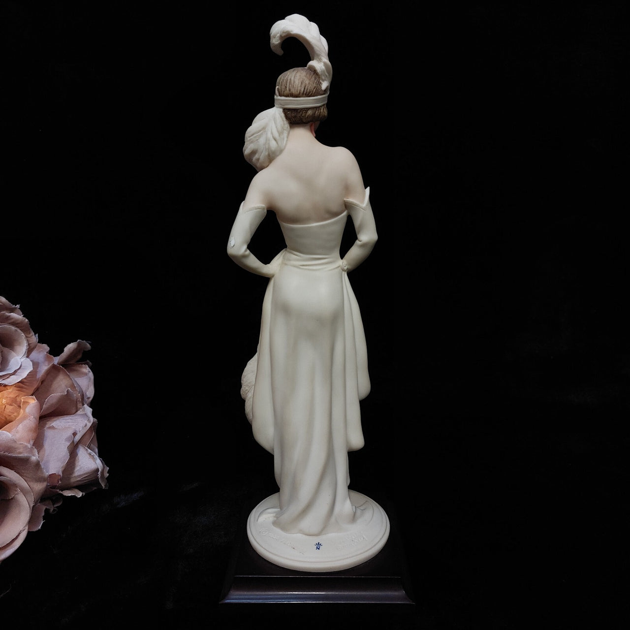 Florence Armani Stepping Out Figurine – Mint Condition 1413F Lady With Box & COA9