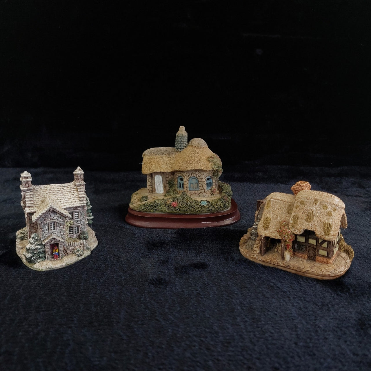 Liliput Lane Lot ×2 And a Cottage Lamp ( not tested)2