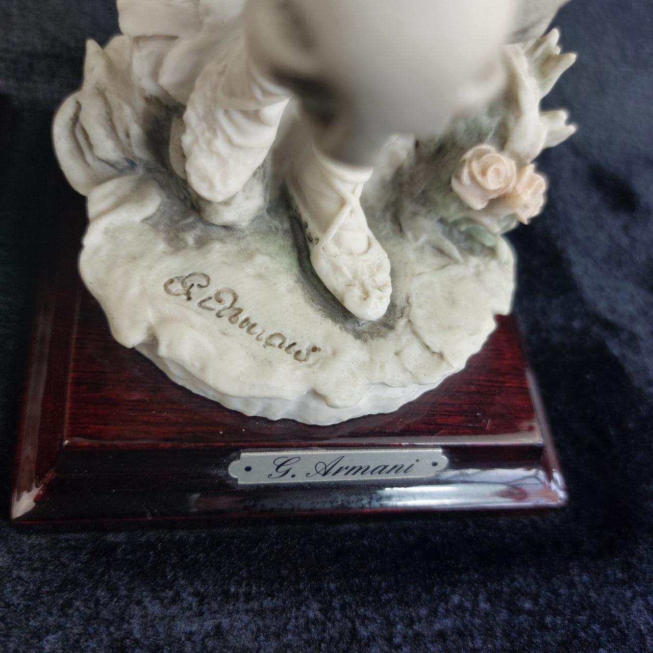 Giuseppe Figurines Armani Pair Boy Girl Flowers Basket Romantic Scene 9" Italy d6