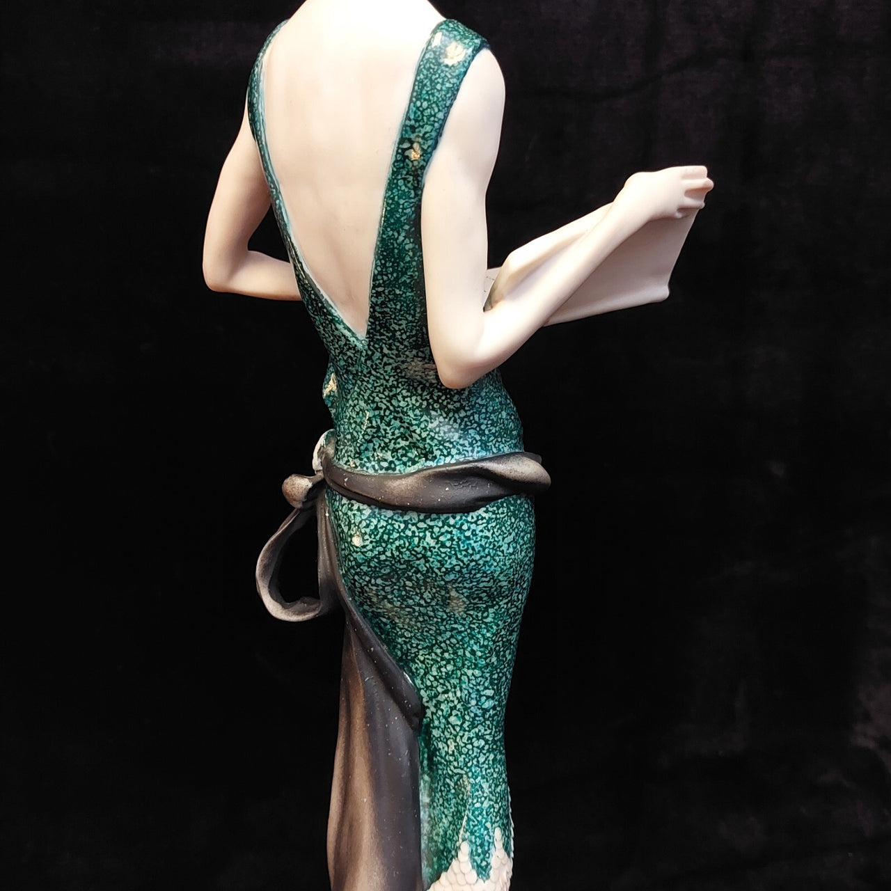 Elegant "Lady Reading" figurine Giuseppe Armani Florence Sculpture library decor10