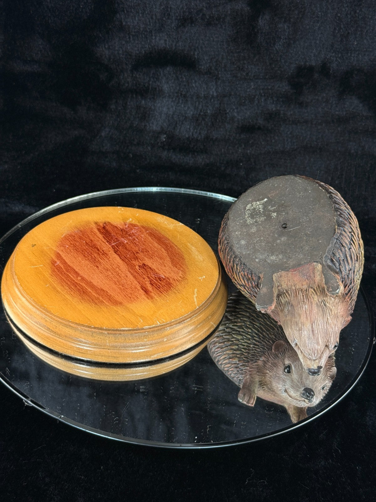 Hand‑Painted Hedgehog on Wooden Plinth – Wildlife Figure / Ornament Resin? Gift11