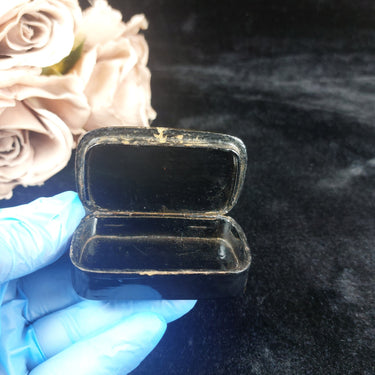 19th century- Victorian Lacquered Snuff Box – Black with Gold Detailing Antique 1