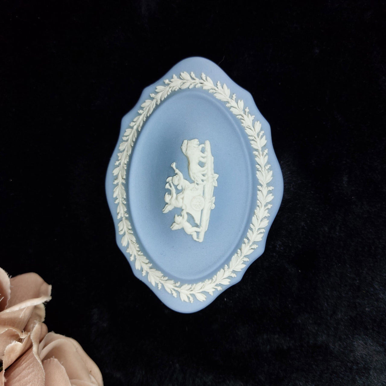 Wedgwood Jasperware Blue Design Classical Cherub Oval Trinket Box – Vintage2