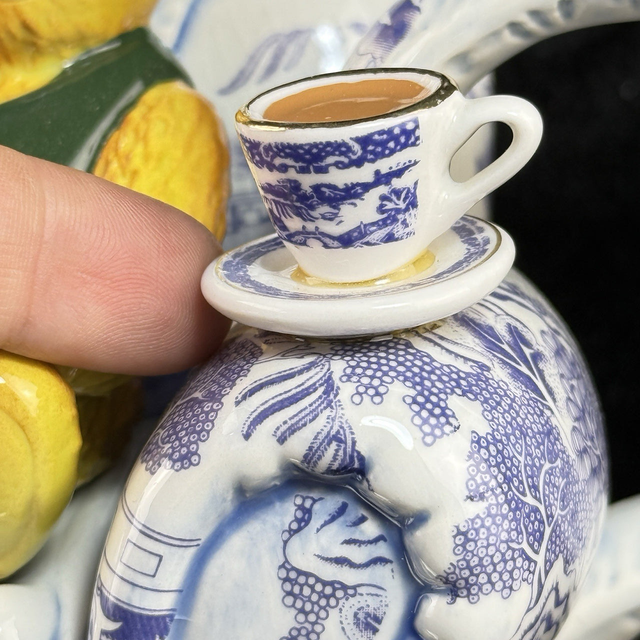 Ringtons Cardew Teatime Teapot Bear Armchair Blue Willow Design 5270/75003