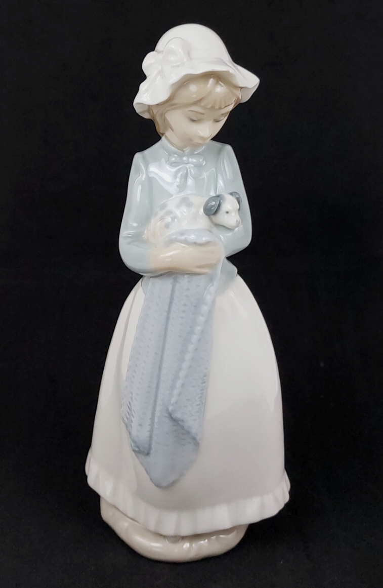 Nao Girl Lladro Cuddling Puppy Figurine Blanket Porcelain firreplace decor Spain15