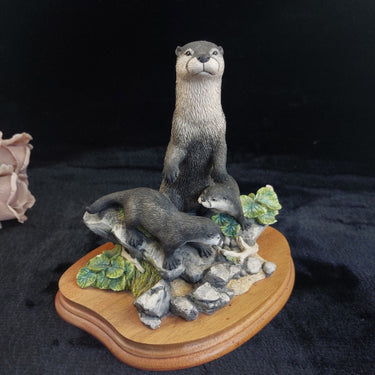 Border Fine Arts 752/3000  River View Otter Family R.T. Roberts B0195 LE 1