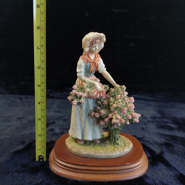 Leonardo Collection Acceptable Elizabeth Figurine Chipped Hand Painted 8