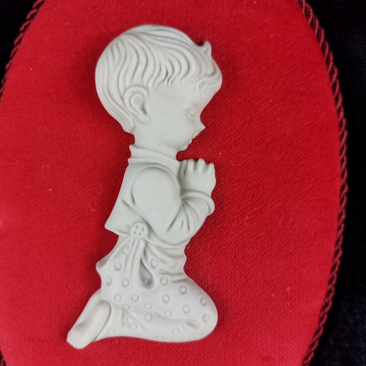 Capodimonte 1960s - Velvet Red & Ceramic Wall Plaques decor, Made In Italy.7