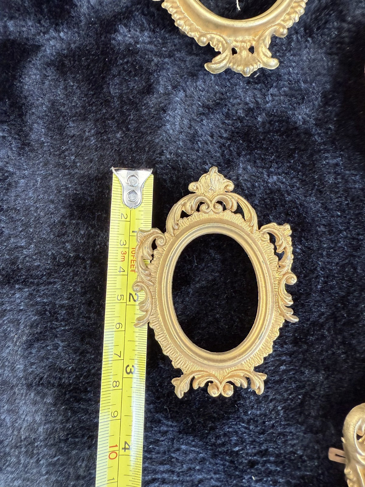 Victorian-Style Miniature Gold Color Plastic Frames Set of 7 Frame Set deco wall5