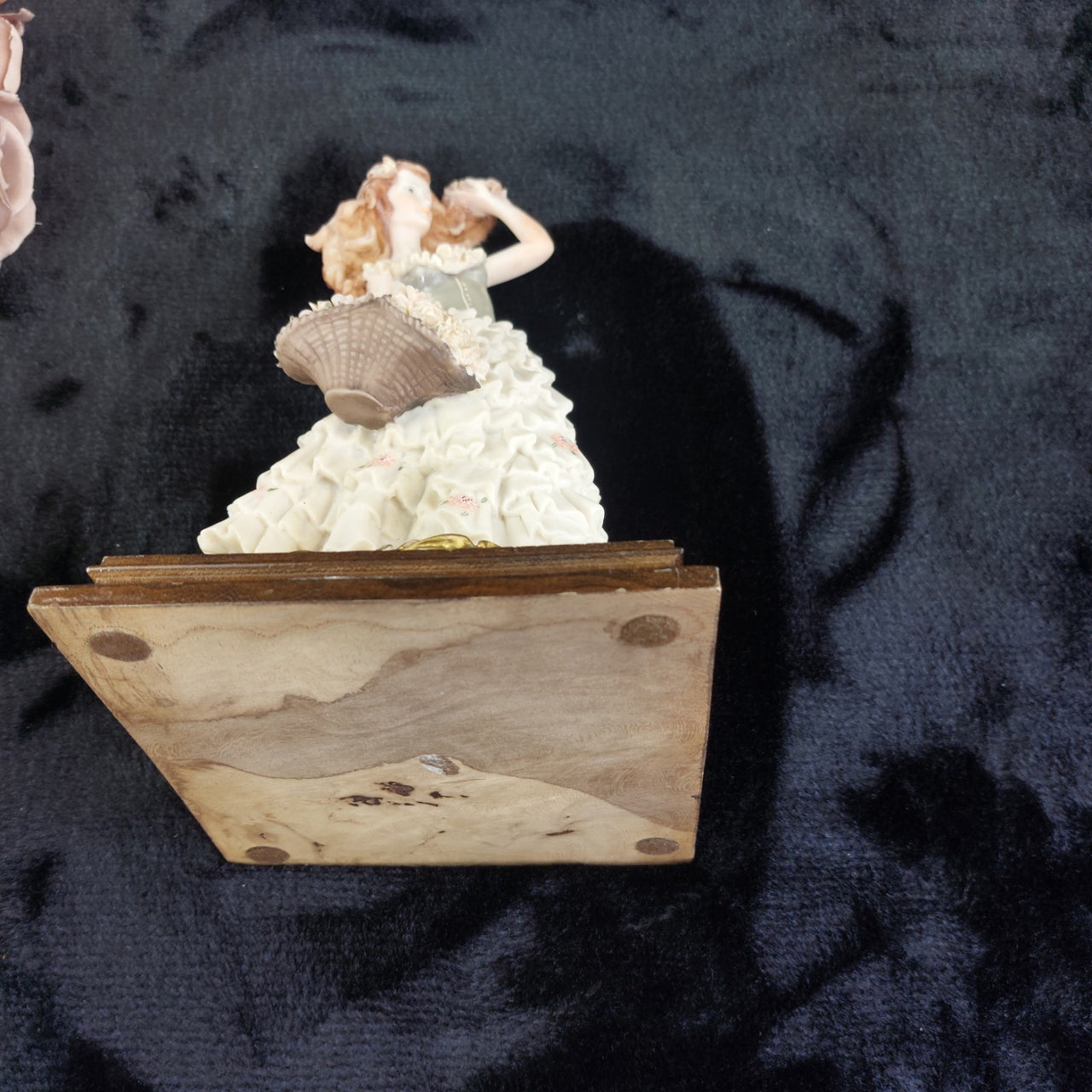 A. Lady Belcari Figurine Roses Basket 1989 Dear Sculpture Italy 10” ARMANI 14