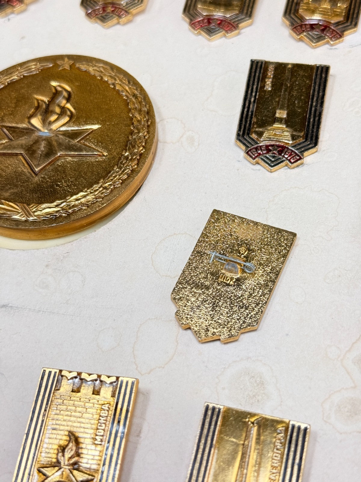 Soviet 1975 WWII Victory Pin Medal Set USSR Cities Commemorative Badges w Box6