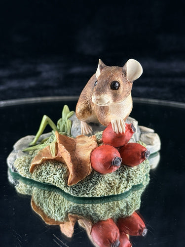Border Fine Arts Wood Mouse Figurine 1992 Autumn Feast Scotland decor1