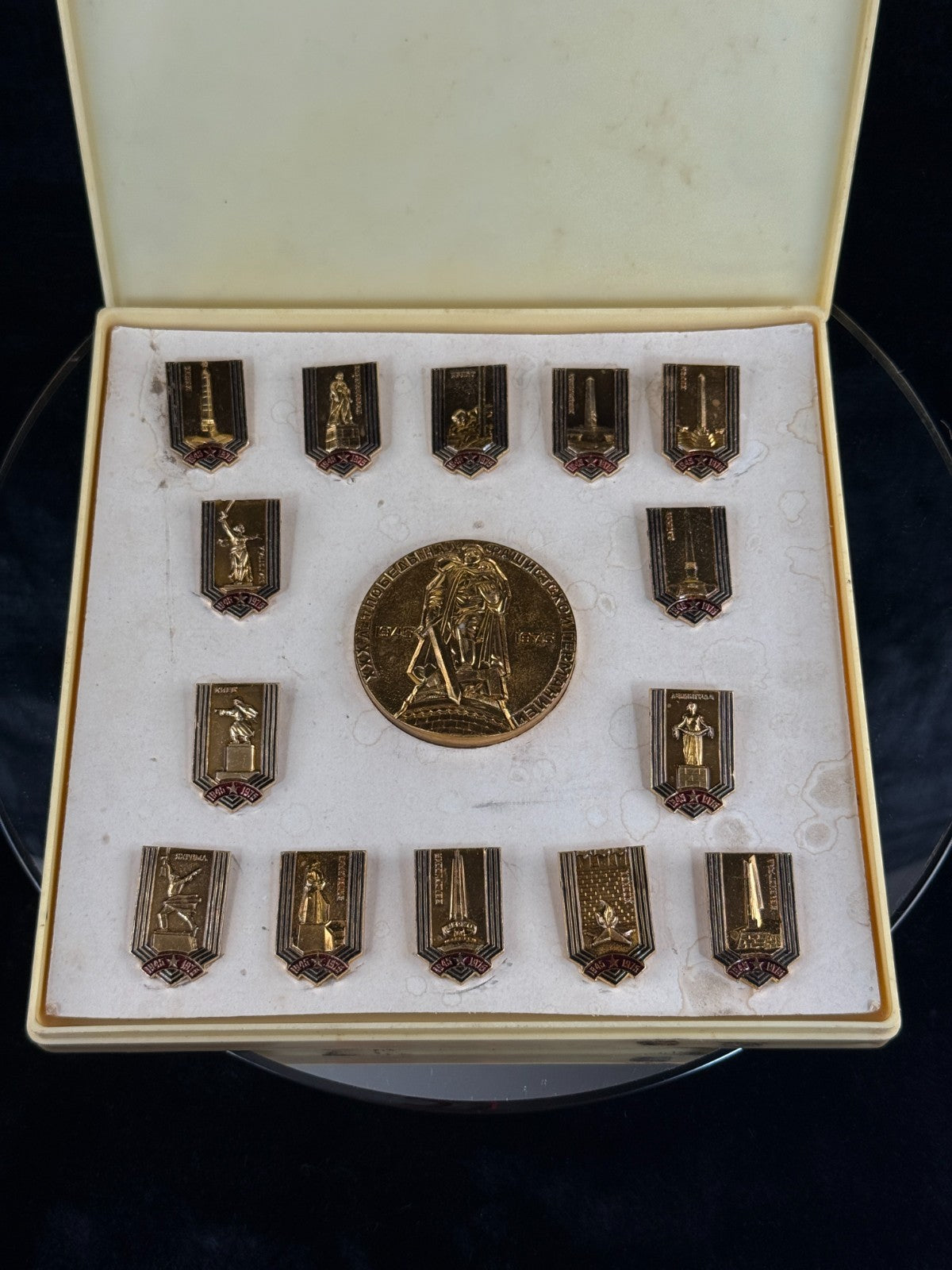 Soviet 1975 WWII Victory Pin Medal Set USSR Cities Commemorative Badges w Box9