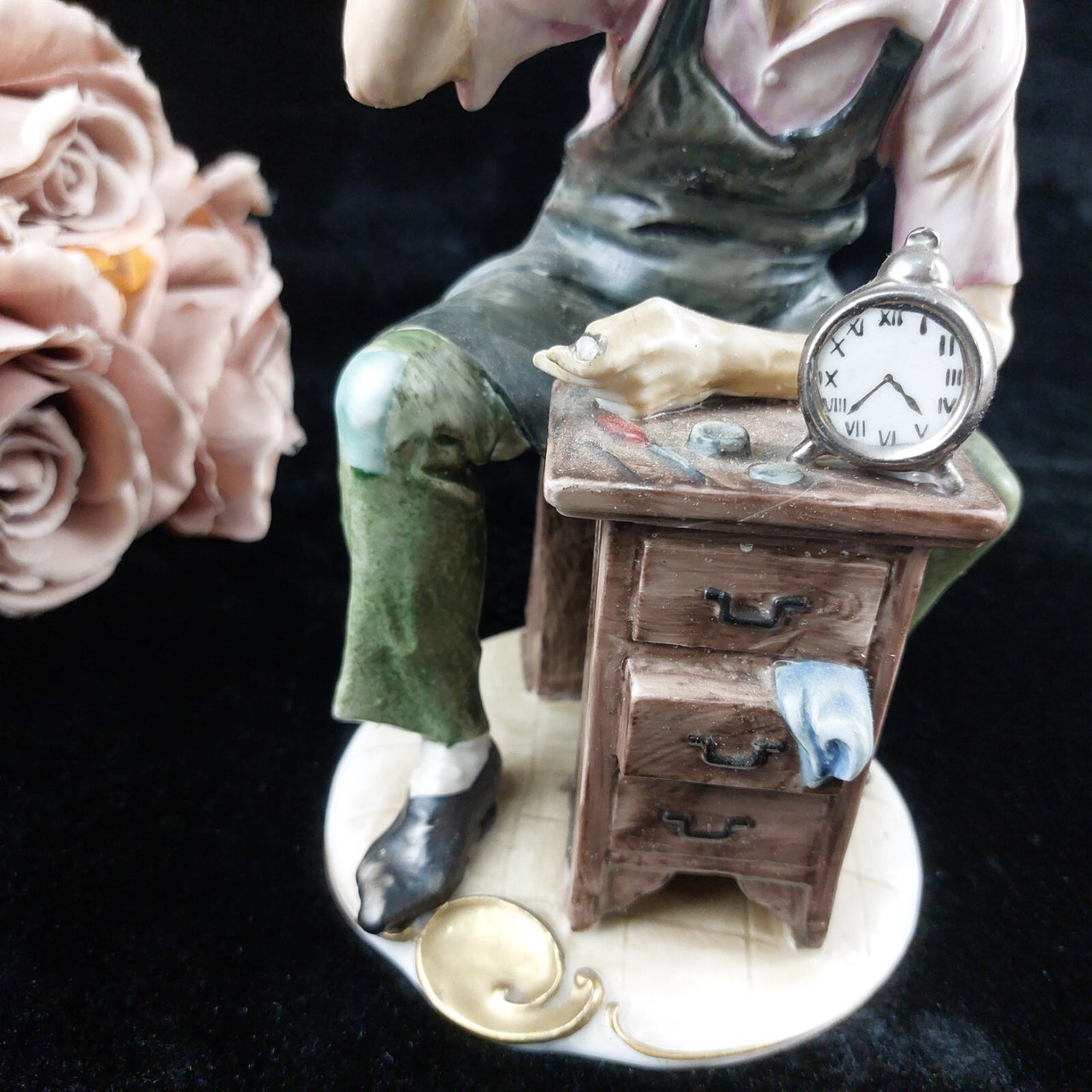 Porcelain of a watchmaker CAPODIMONTE. Antonio Benni. Is Finger Broken, chipped4