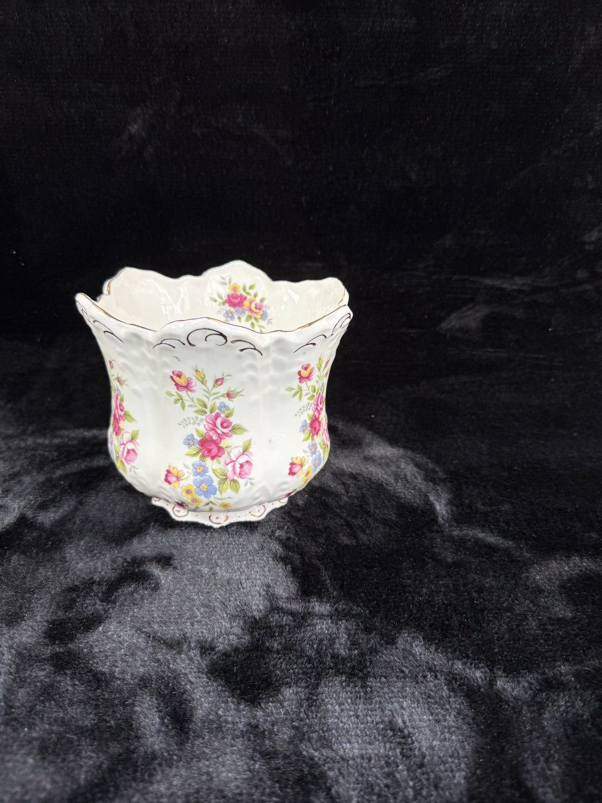 Stunning St. George & Kenall Fine Bone China Floral vase and Tray Set England.14
