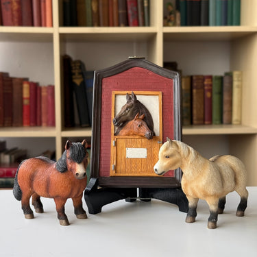Leonardo Horse Figurines & Wall Plaque Realistic Resin Pony Models – Set of 30