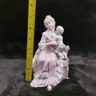 Royal Crown Women and Child Porcelain  1985  7.1