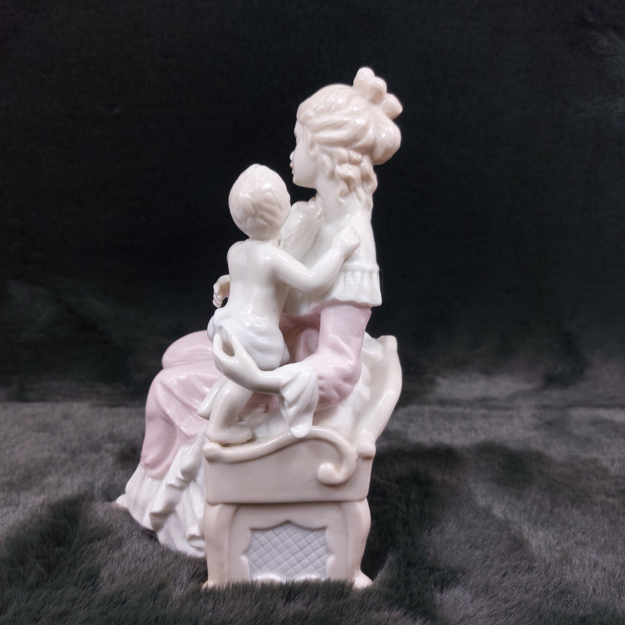 Royal Crown Women and Child Porcelain  1985  7.1"  Statue Minor Chip on stool6